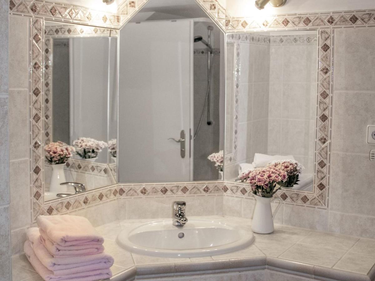 Schloesschen Im Weinberg Apartment เมียร์สบวร์ก ภายนอก รูปภาพ