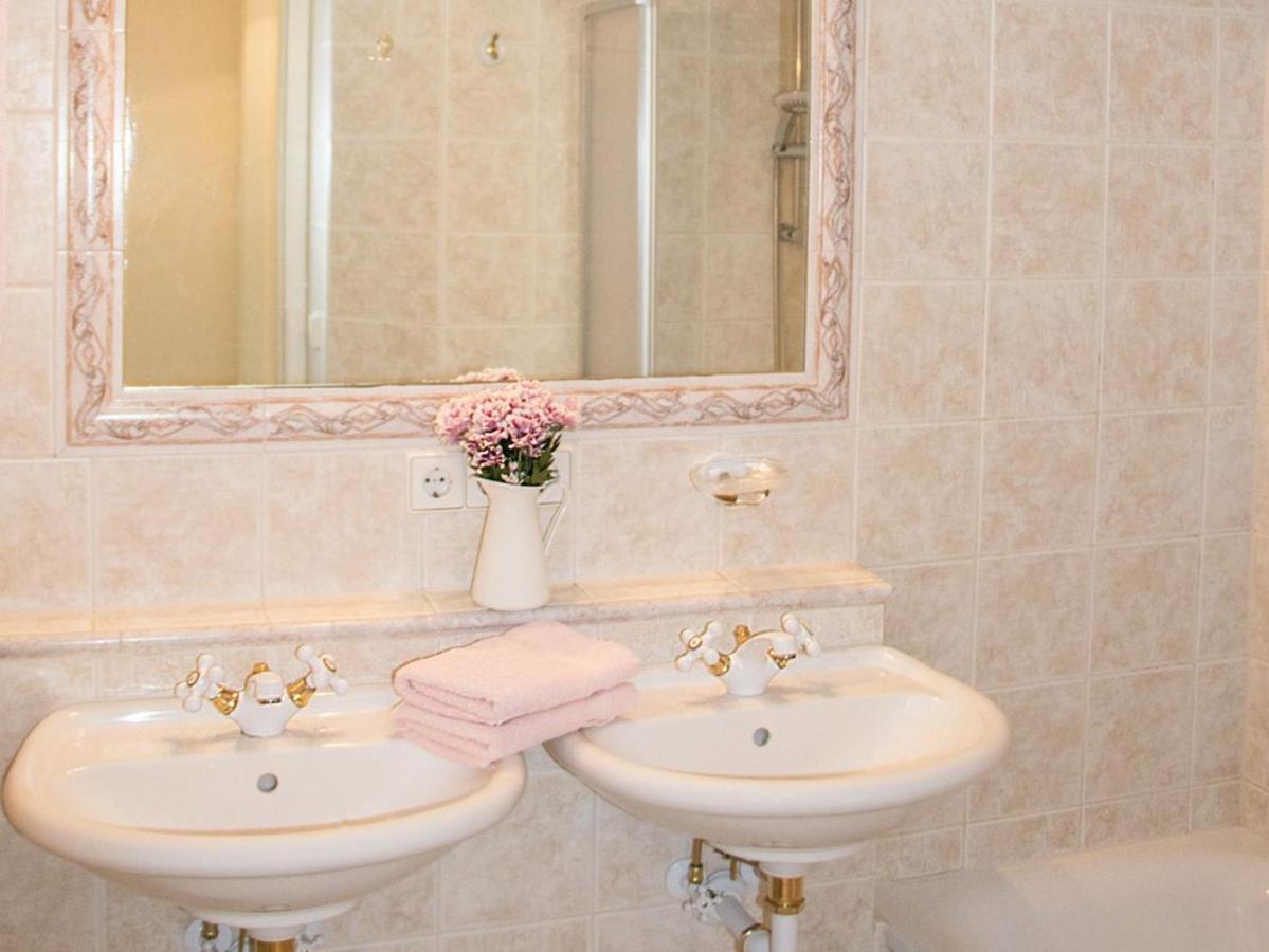 Schloesschen Im Weinberg Apartment เมียร์สบวร์ก ภายนอก รูปภาพ