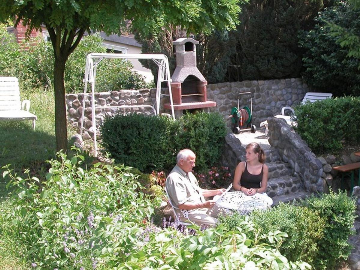 Schloesschen Im Weinberg Apartment เมียร์สบวร์ก ภายนอก รูปภาพ